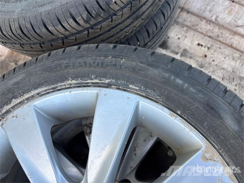  Quantity of (4) Champiro Uhpas 195/50R16 Tires - F Tyres, wheels and rims