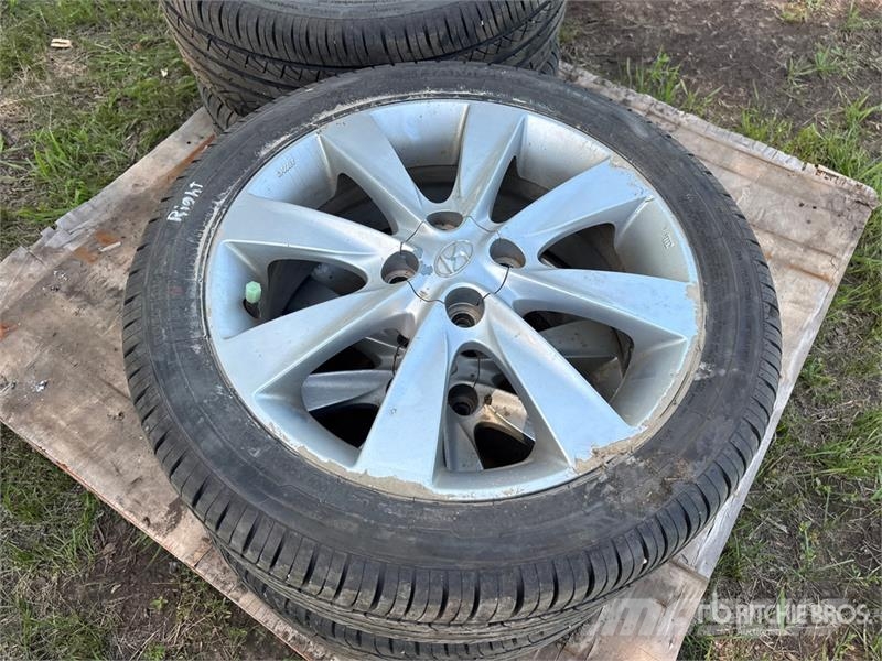  Quantity of (4) Champiro Uhpas 195/50R16 Tires - F Tyres, wheels and rims