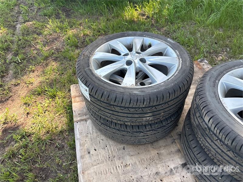  Quantity of (4) Champiro Uhpas 195/50R16 Tires - F Tyres, wheels and rims
