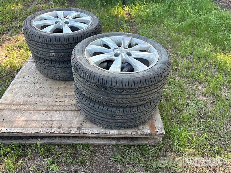  Quantity of (4) Champiro Uhpas 195/50R16 Tires - F Tyres, wheels and rims