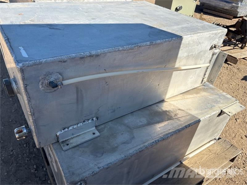 Quantity of (4) Chemical Tank Sprzęt do przeróbki