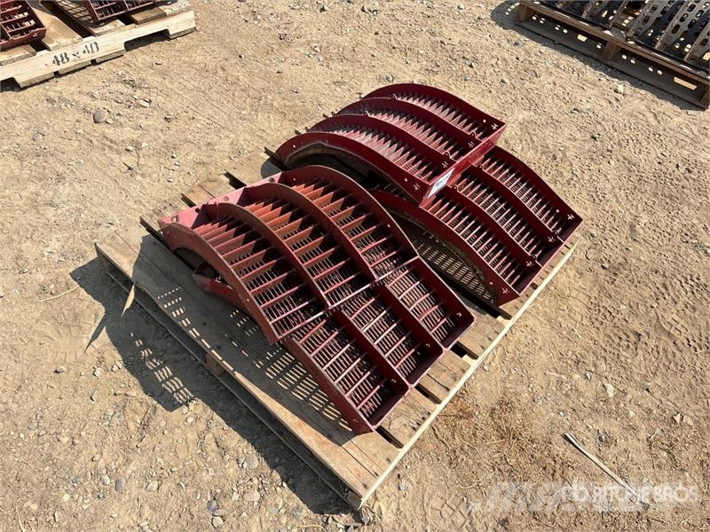 Quantity of (4) Combine Concave - Fits Case IH Com Sklízecí mlátičky