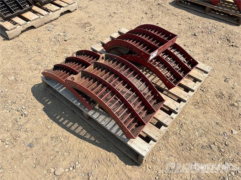 Quantity of (4) Combine Concave - Fits Case IH Com Sklízecí mlátičky