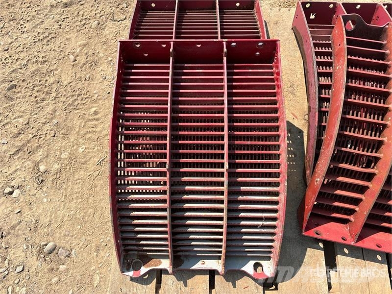 Quantity of (4) Combine Concave - Fits Case IH Com Sklízecí mlátičky