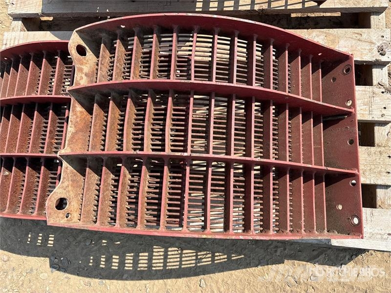 Quantity of (4) Combine Concave - Fits Case IH Com Sklízecí mlátičky
