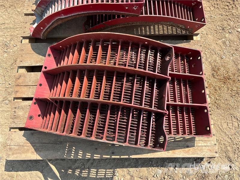 Quantity of (4) Combine Concave - Fits Case IH Com Sklízecí mlátičky