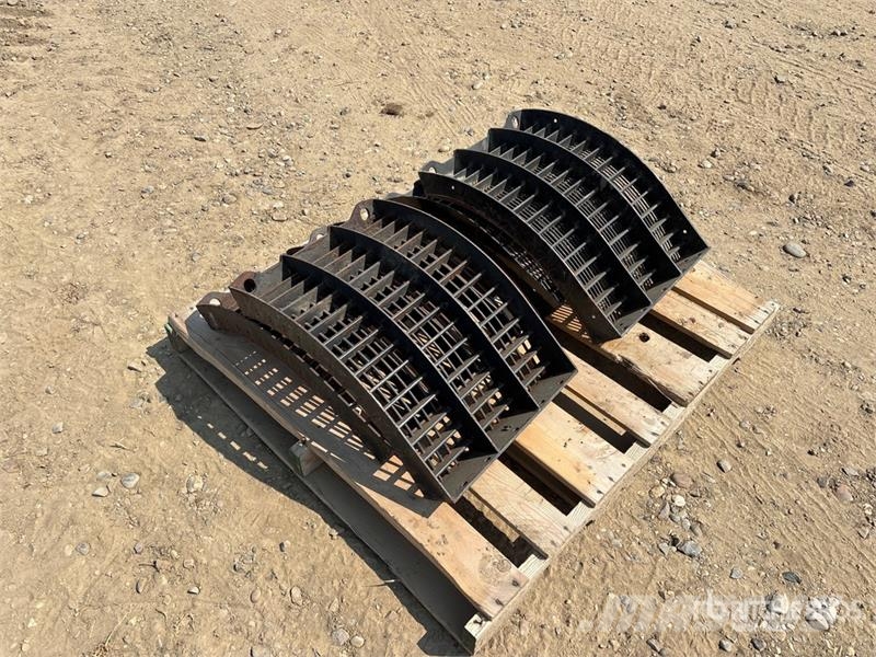 Quantity of (4) Combine Concave - Fits Case IH Com Sklízecí mlátičky