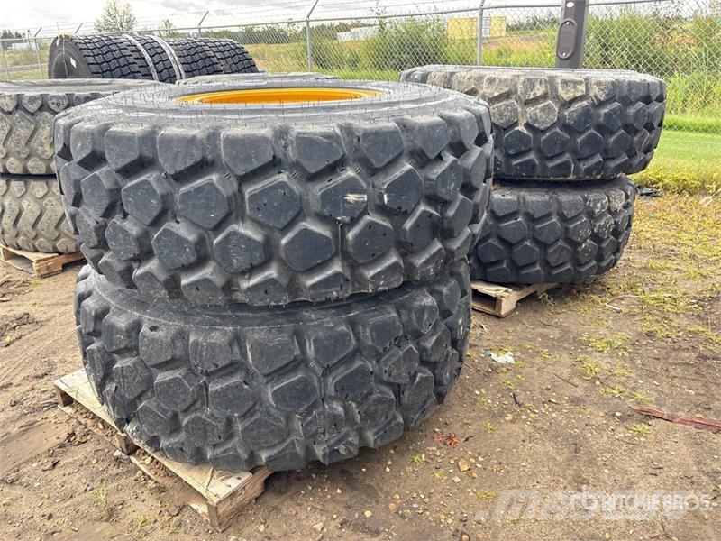 Quantity of (4) Continental 20.5R25 Tires - Fits J Opony, koła i felgi