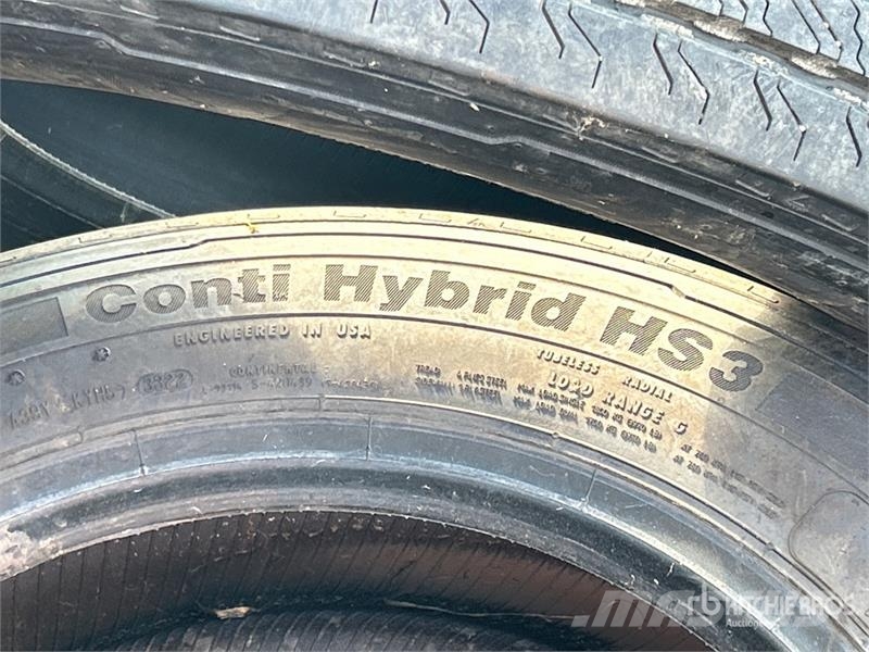 Quantity of (4) Continental 225/70R19.5 Tires Tyres, wheels and rims