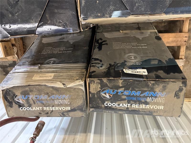 Quantity of (4) Coolant Reservoirs Transportes - Outros