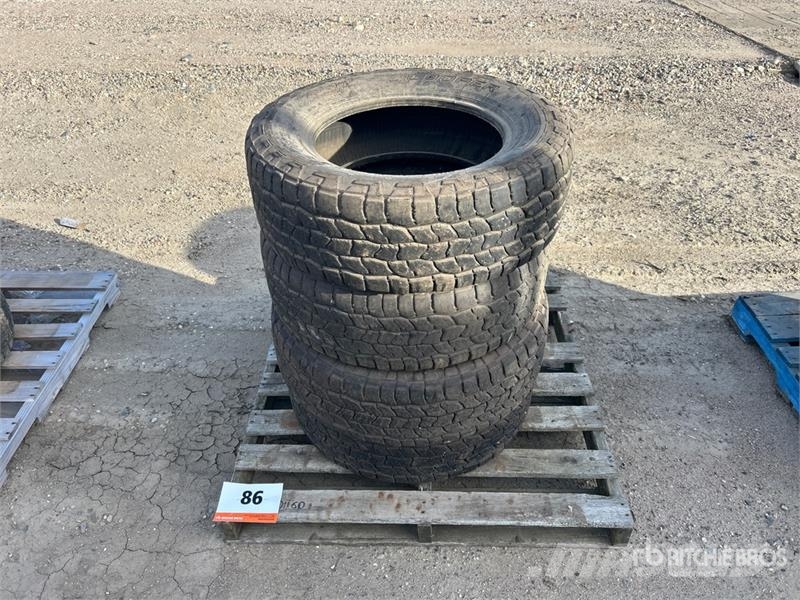 Quantity of (4) Cooper 265/65R18 Tires Padangos, ratai ir ratlankiai
