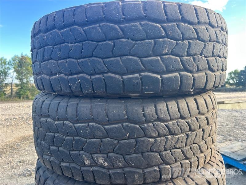  Quantity of (4) Cooper 265/65R18 Tires Llantas