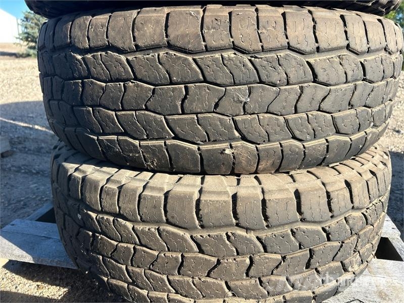 Quantity of (4) Cooper 265/70R18 Tires Шины и колёса
