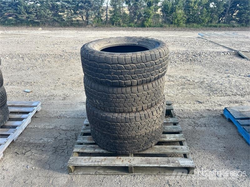  Quantity of (4) Cooper 265/65R18 Tires Llantas