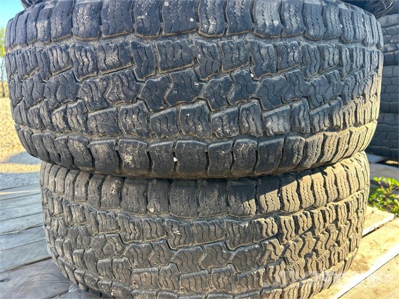 Quantity of (4) Cooper 255/55R20 Tires Шины и колёса