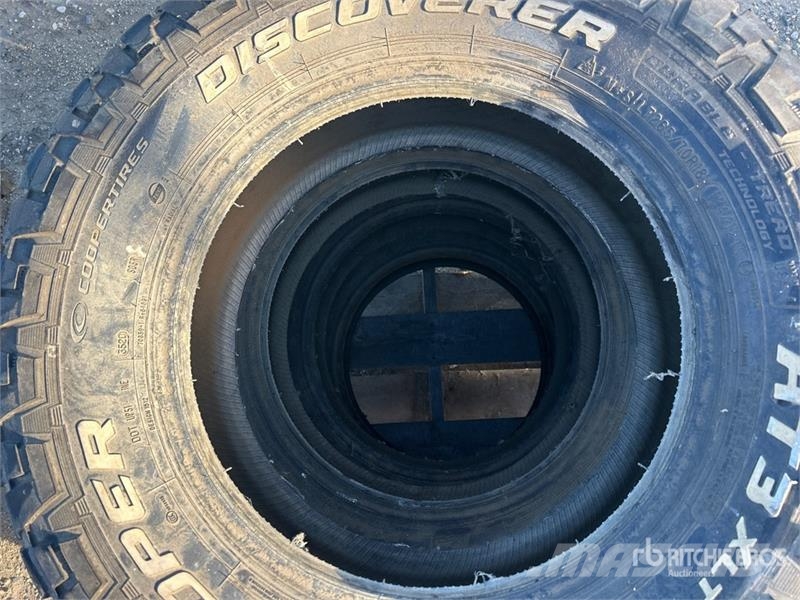 Quantity of (4) Cooper 265/70R18 Tires Шины и колёса