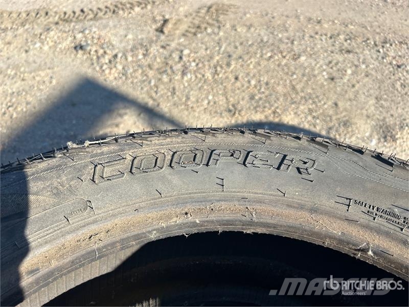 Quantity of (4) Cooper 255/55R20 Tires Шины и колёса