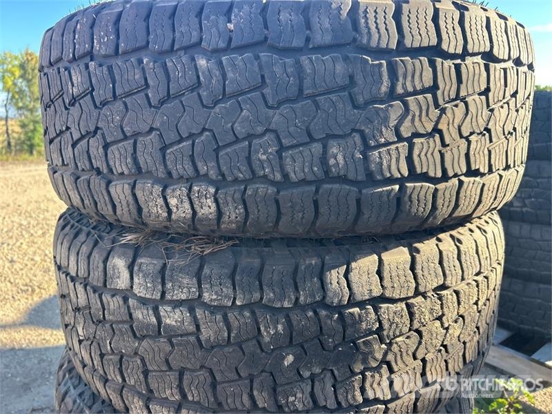 Quantity of (4) Cooper 255/55R20 Tires Шины и колёса