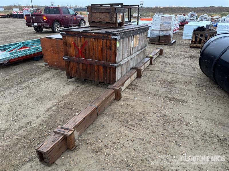  Quantity of (4) Crates of Material Hoist Dispozitive de ridicare / lifturi pentru diferite materiale