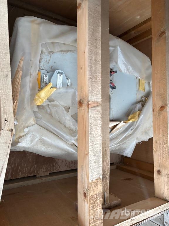  Quantity of (4) Crates of Material Hoist Dispozitive de ridicare / lifturi pentru diferite materiale