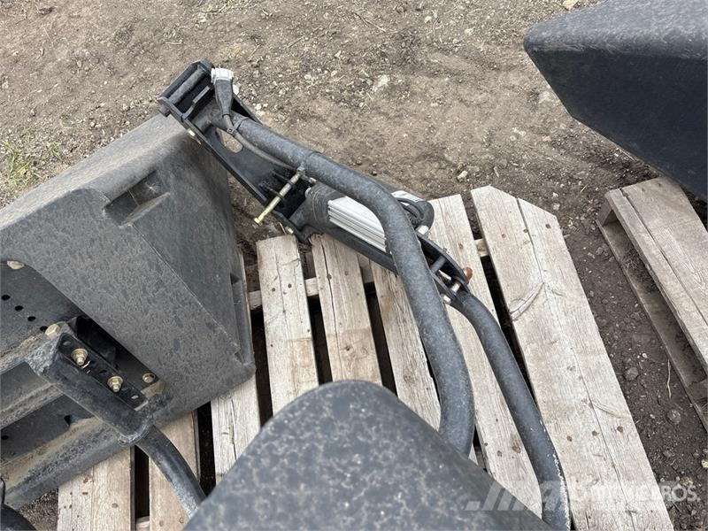 Quantity of (4) Crop Dividers - Fits Agri-Fac Cond Foredlings- og lagerhåndteringsutstyr - Annet
