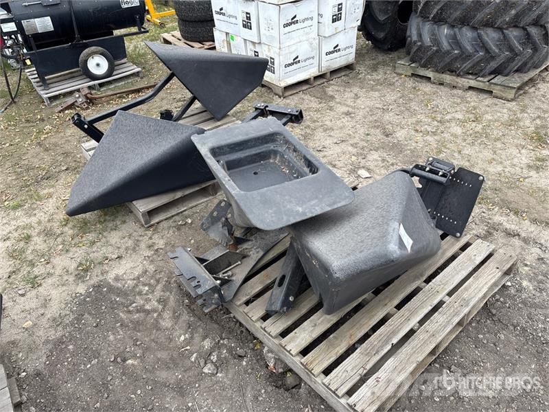 Quantity of (4) Crop Dividers - Fits Agri-Fac Cond Foredlings- og lagerhåndteringsutstyr - Annet