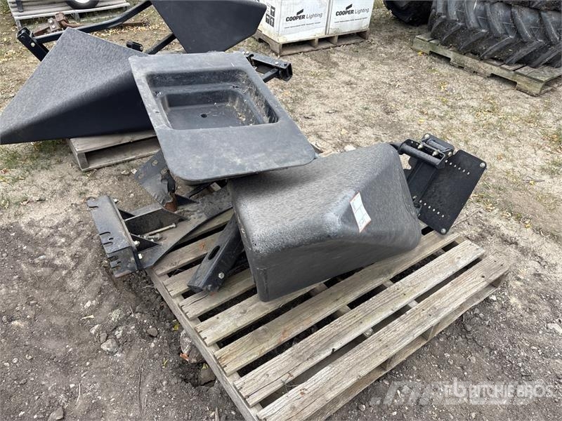 Quantity of (4) Crop Dividers - Fits Agri-Fac Cond Foredlings- og lagerhåndteringsutstyr - Annet