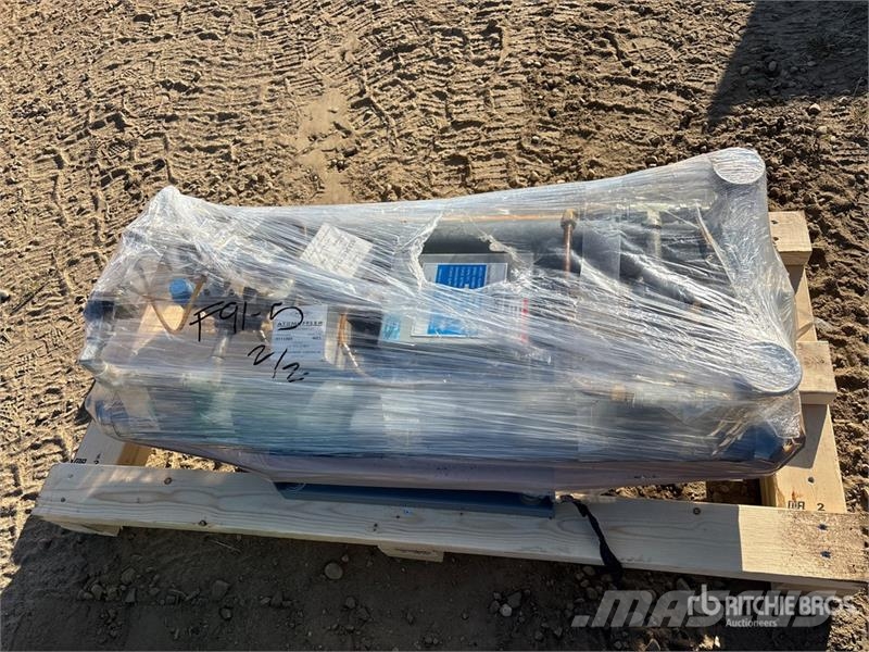 Quantity of (4) Desiccant Tower Air Dryer Polovna mašina za sušenje kompresivnim vazduhom