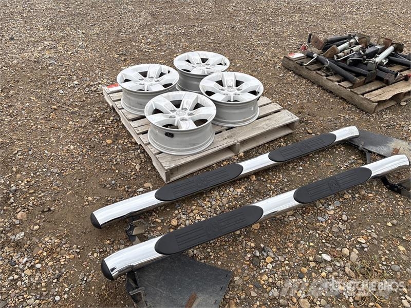 Quantity of (4) Dodge 5 Bolt Rims 운송 장비 - 기타