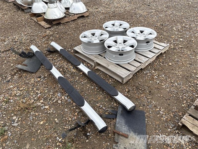 Quantity of (4) Dodge 5 Bolt Rims 운송 장비 - 기타