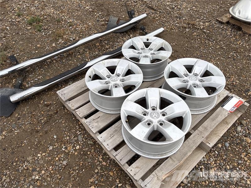 Quantity of (4) Dodge 5 Bolt Rims 운송 장비 - 기타