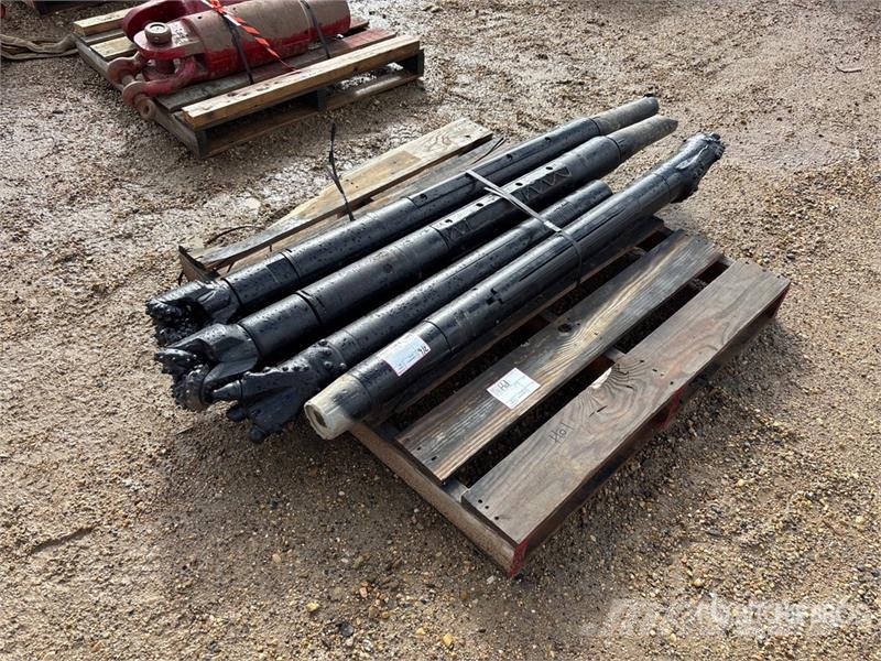 Quantity of (4) Drill Heads Öl- und Gasbohrgeräte