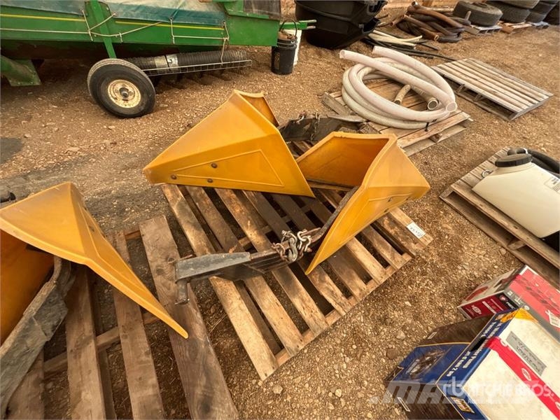  Quantity of (4) E-Kay Crop Dividers - Fits Rogator Viljan käsittely- ja varastointiyksiköt/koneet - Muut