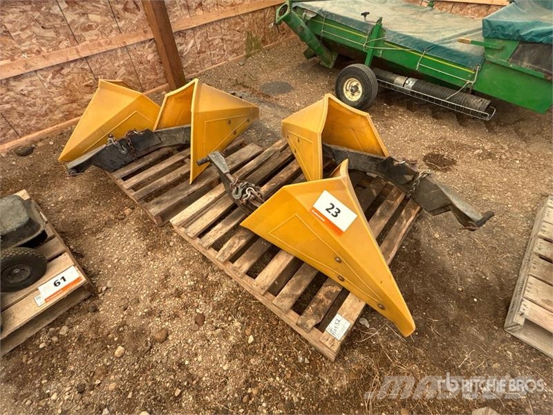  Quantity of (4) E-Kay Crop Dividers - Fits Rogator Mašine za preradu i skladištenje berbe - Ostalo