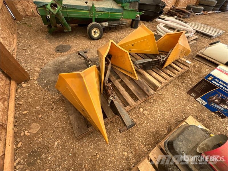  Quantity of (4) E-Kay Crop Dividers - Fits Rogator Viljan käsittely- ja varastointiyksiköt/koneet - Muut