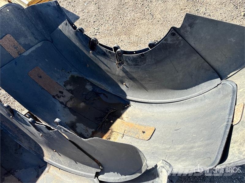  Quantity of (4) Fenders Andre komponenter
