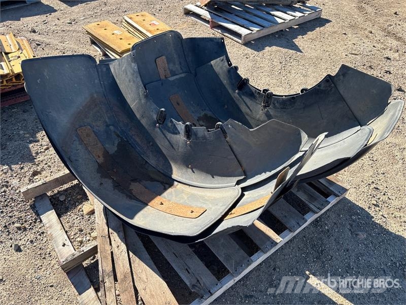  Quantity of (4) Fenders Andre komponenter