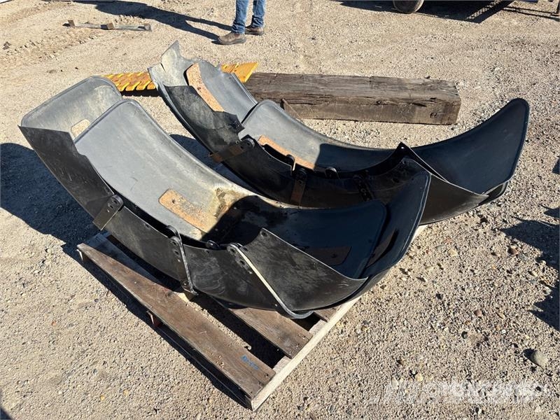  Quantity of (4) Fenders Andre komponenter
