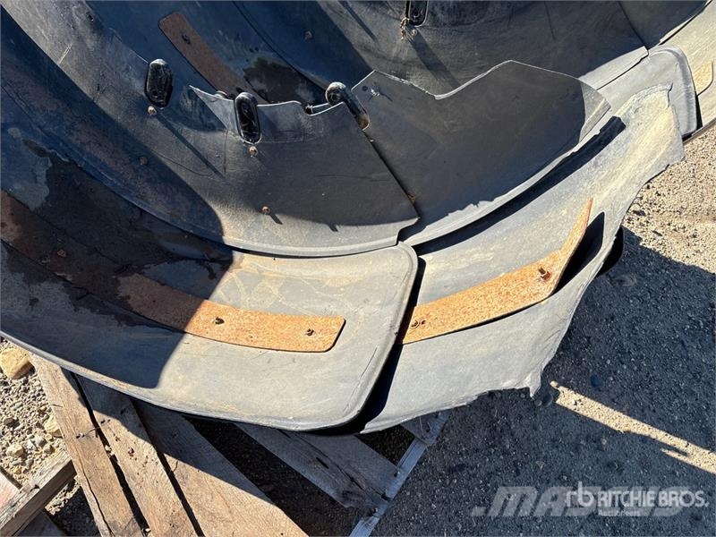  Quantity of (4) Fenders Andre komponenter