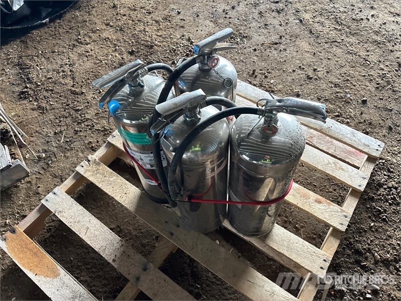Quantity of (4) Fire Extinguisher Kmetijstvo - drugo