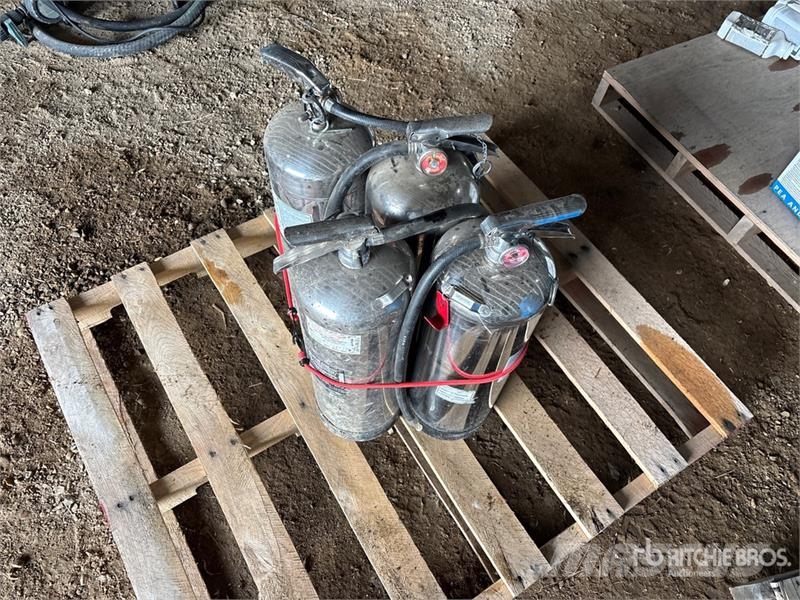 Quantity of (4) Fire Extinguisher Kmetijstvo - drugo