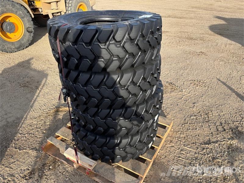 Quantity of (4) Firestone Utility Duraforce 340/80 Gume, točkovi i felne