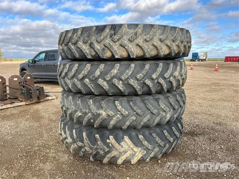 Quantity of (4) Firestone Radial 9100 380/105R50 T Gume, kotači i naplatci