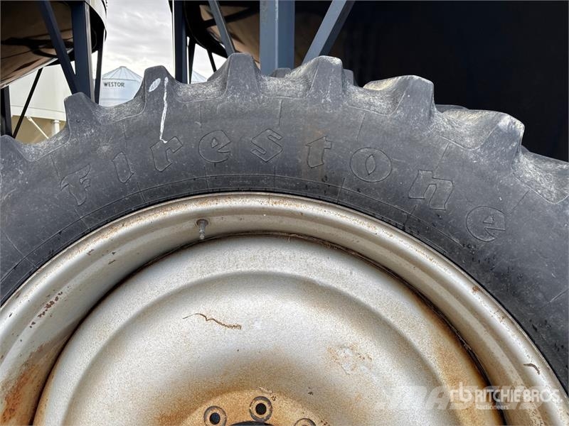 Quantity of (4) Firestone 420/80R45 Tires - Fits C Gume, točkovi i felne