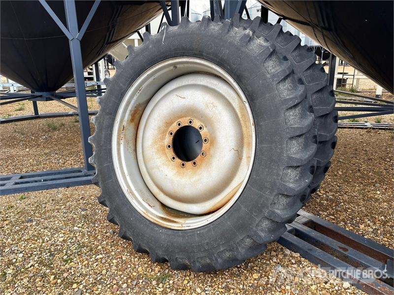 Quantity of (4) Firestone 420/80R45 Tires - Fits C Gume, točkovi i felne
