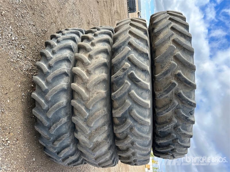Quantity of (4) Firestone 380/105R50 Tires - Fits Gume, kotači i naplatci