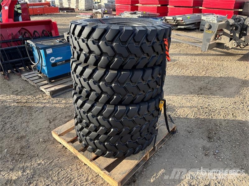 Quantity of (4) Firestone Utility Duraforce 340/80 Gume, točkovi i felne
