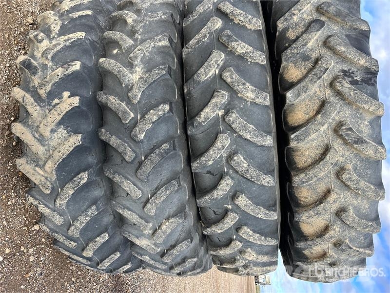 Quantity of (4) Firestone Radial 9100 380/105R50 T Gume, kotači i naplatci