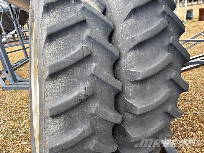Quantity of (4) Firestone 420/80R45 Tires - Fits C Gume, točkovi i felne