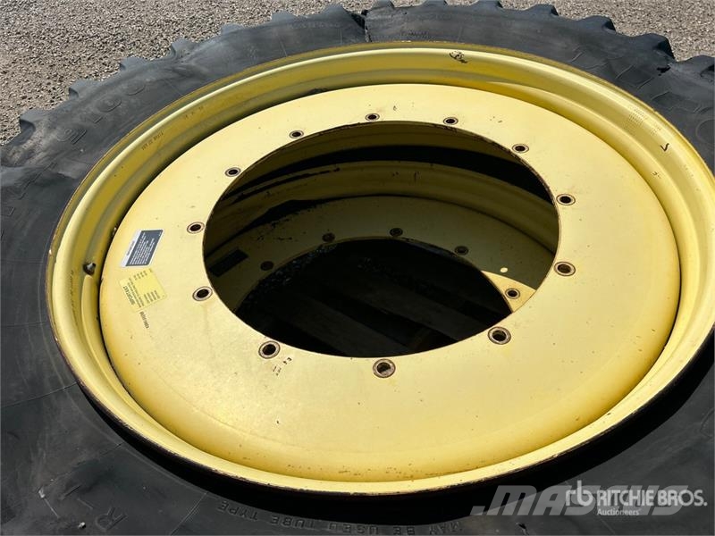 Quantity of (4) Firestone Radial 9100 380/105R50 T Opony, koła i felgi